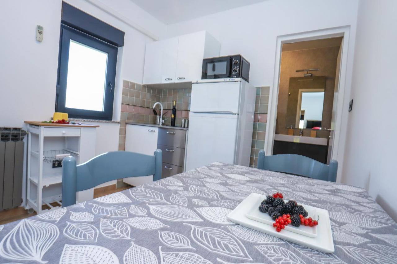 Apartments Villa Irena โปเรช ภายนอก รูปภาพ