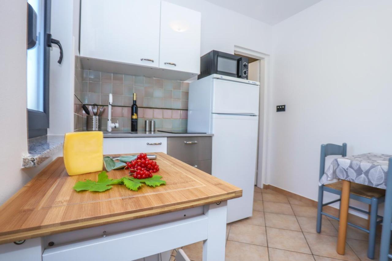 Apartments Villa Irena โปเรช ภายนอก รูปภาพ