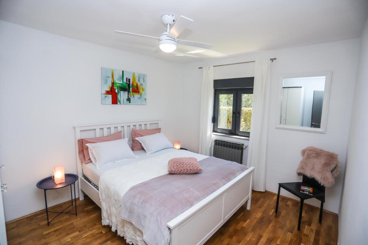 Apartments Villa Irena โปเรช ภายนอก รูปภาพ
